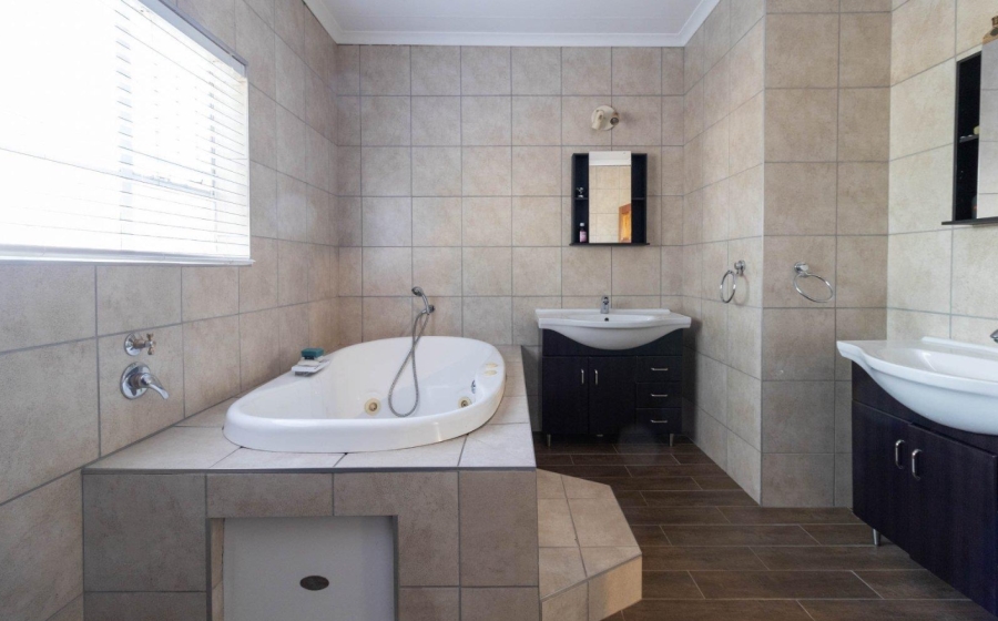4 Bedroom Property for Sale in Mulbarton Gauteng
