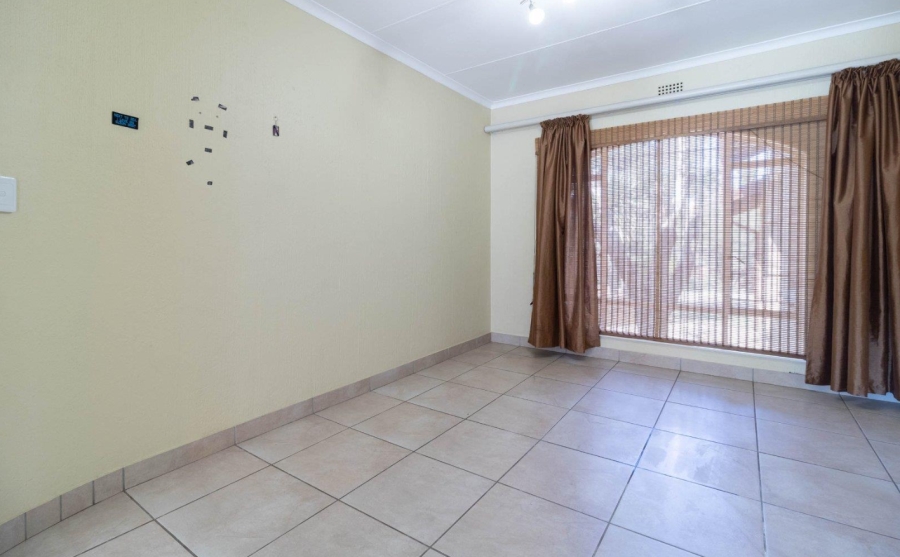 4 Bedroom Property for Sale in Mulbarton Gauteng
