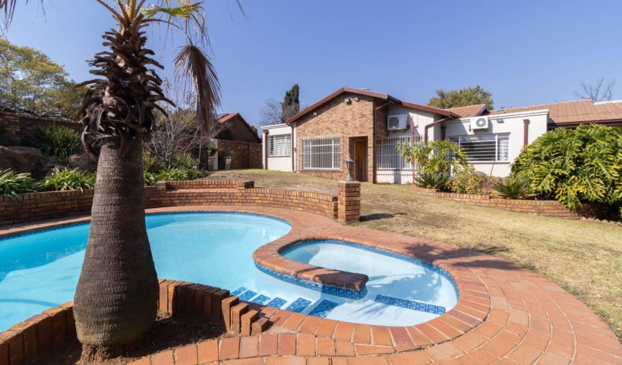4 Bedroom Property for Sale in Mulbarton Gauteng