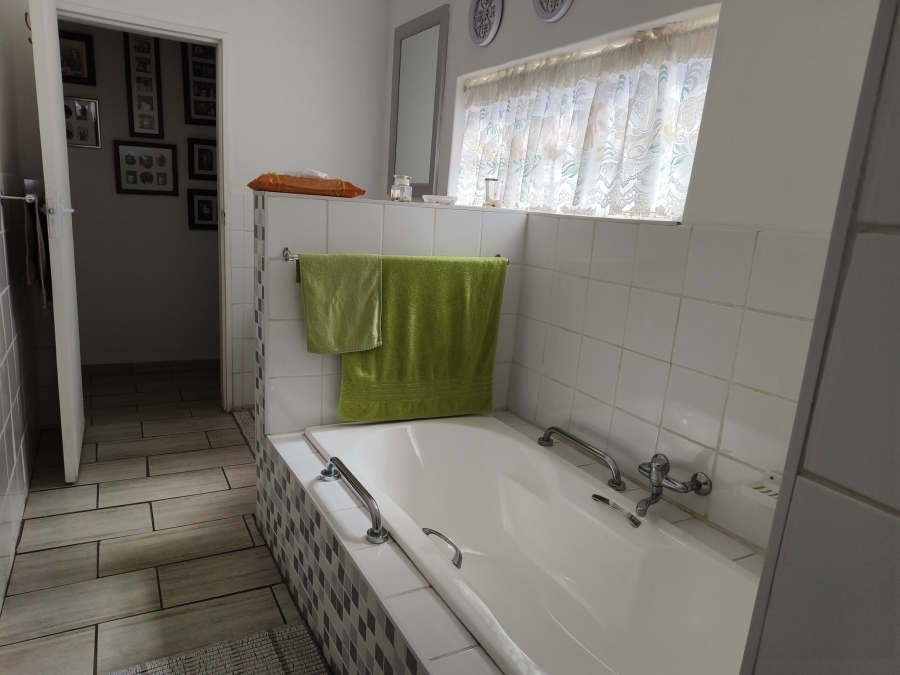 3 Bedroom Property for Sale in Firolaz AH Gauteng