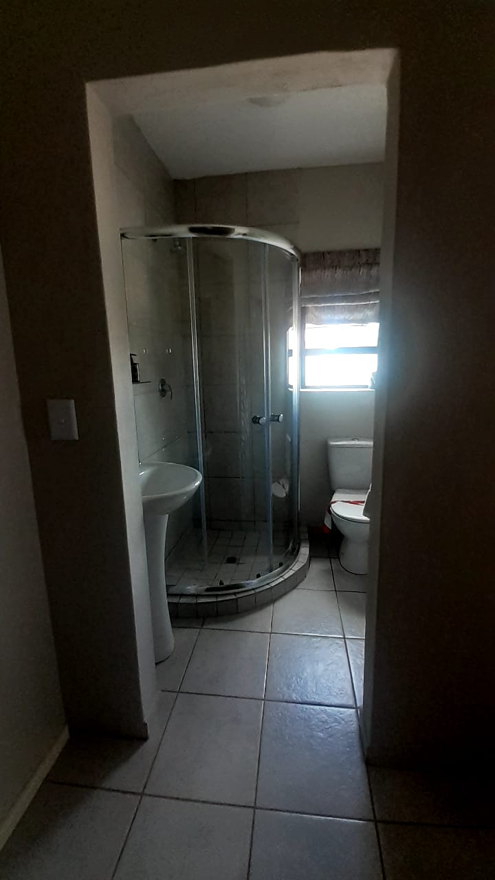 2 Bedroom Property for Sale in Kenleaf Gauteng