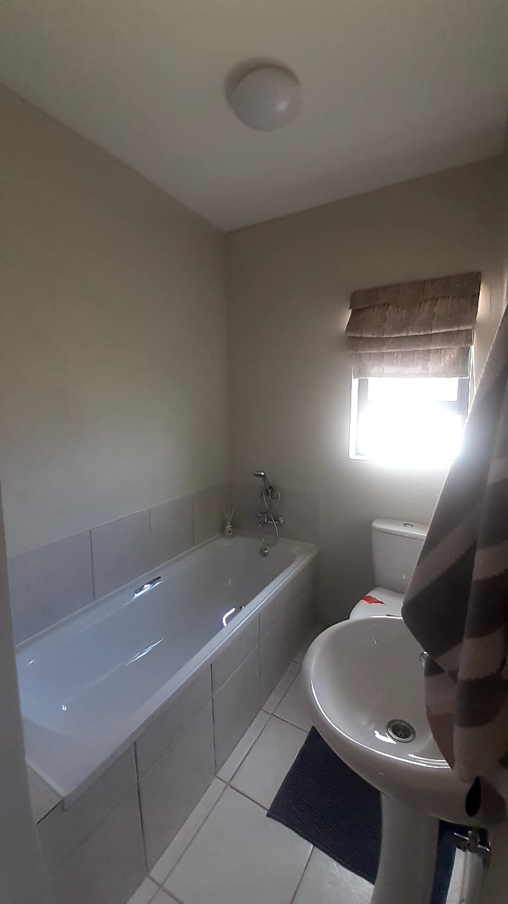 2 Bedroom Property for Sale in Kenleaf Gauteng