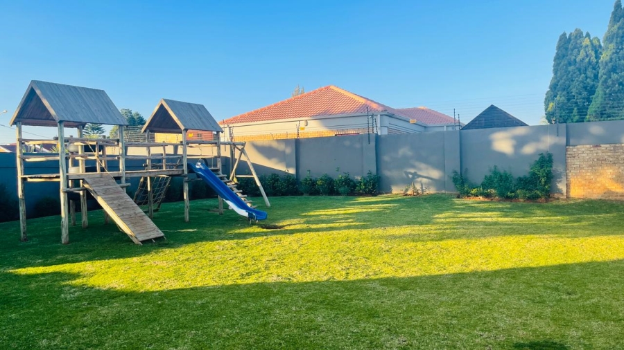 2 Bedroom Property for Sale in Kenleaf Gauteng