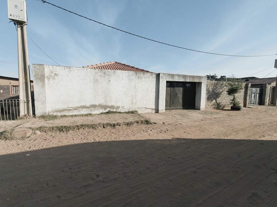 2 Bedroom Property for Sale in Tshepisong Gauteng