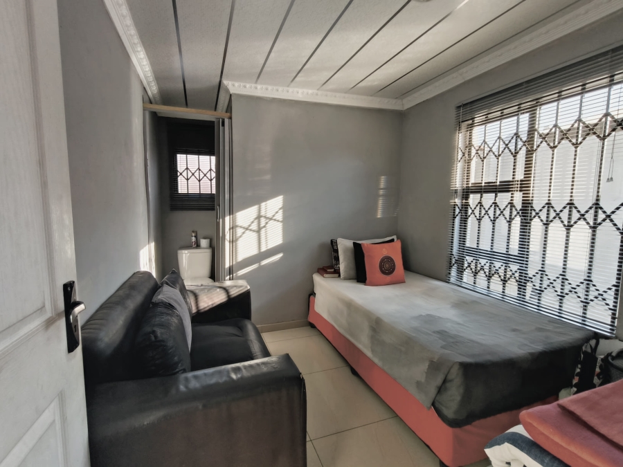 2 Bedroom Property for Sale in Tshepisong Gauteng