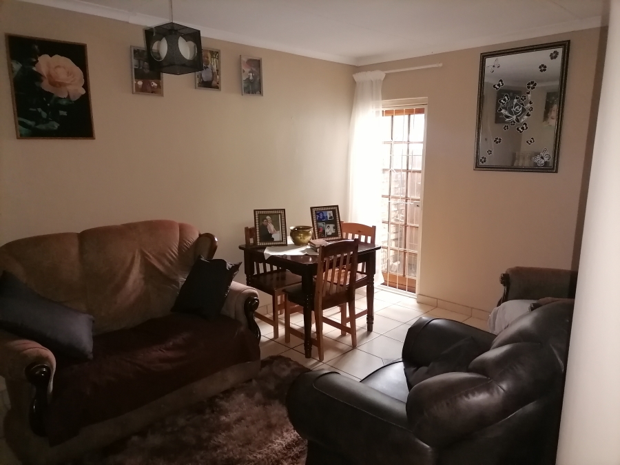 2 Bedroom Property for Sale in Annlin Gauteng