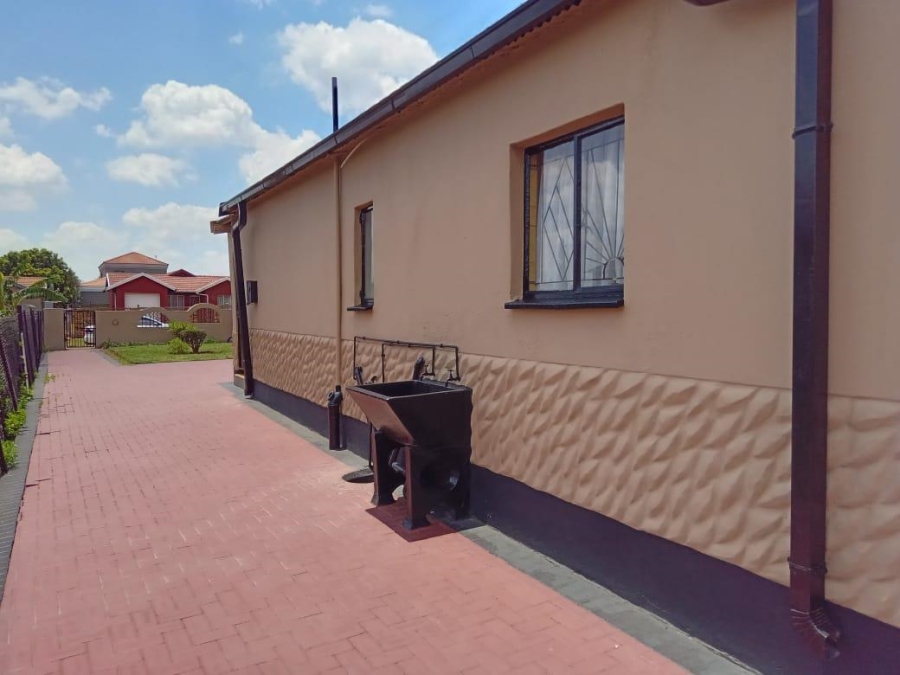 2 Bedroom Property for Sale in Sebokeng Zone 6 Gauteng