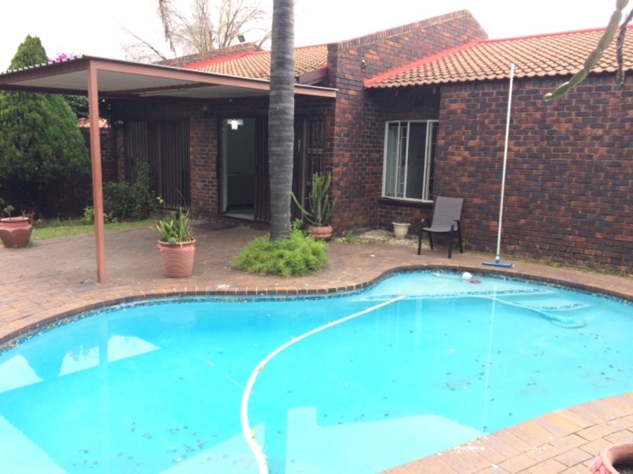 3 Bedroom Property for Sale in Buccleuch Gauteng