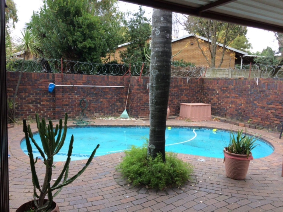 3 Bedroom Property for Sale in Buccleuch Gauteng