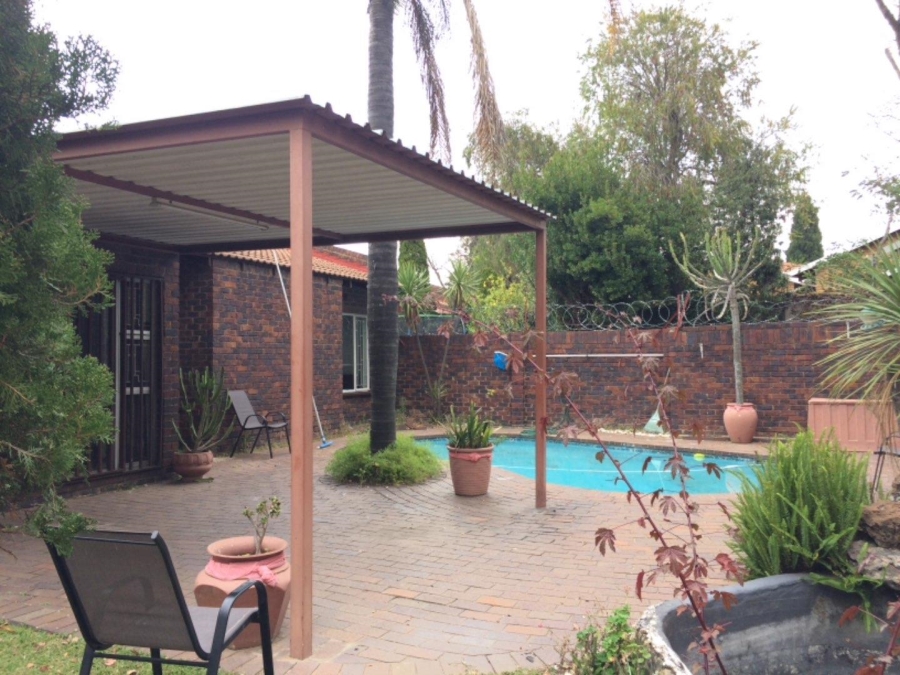 3 Bedroom Property for Sale in Buccleuch Gauteng