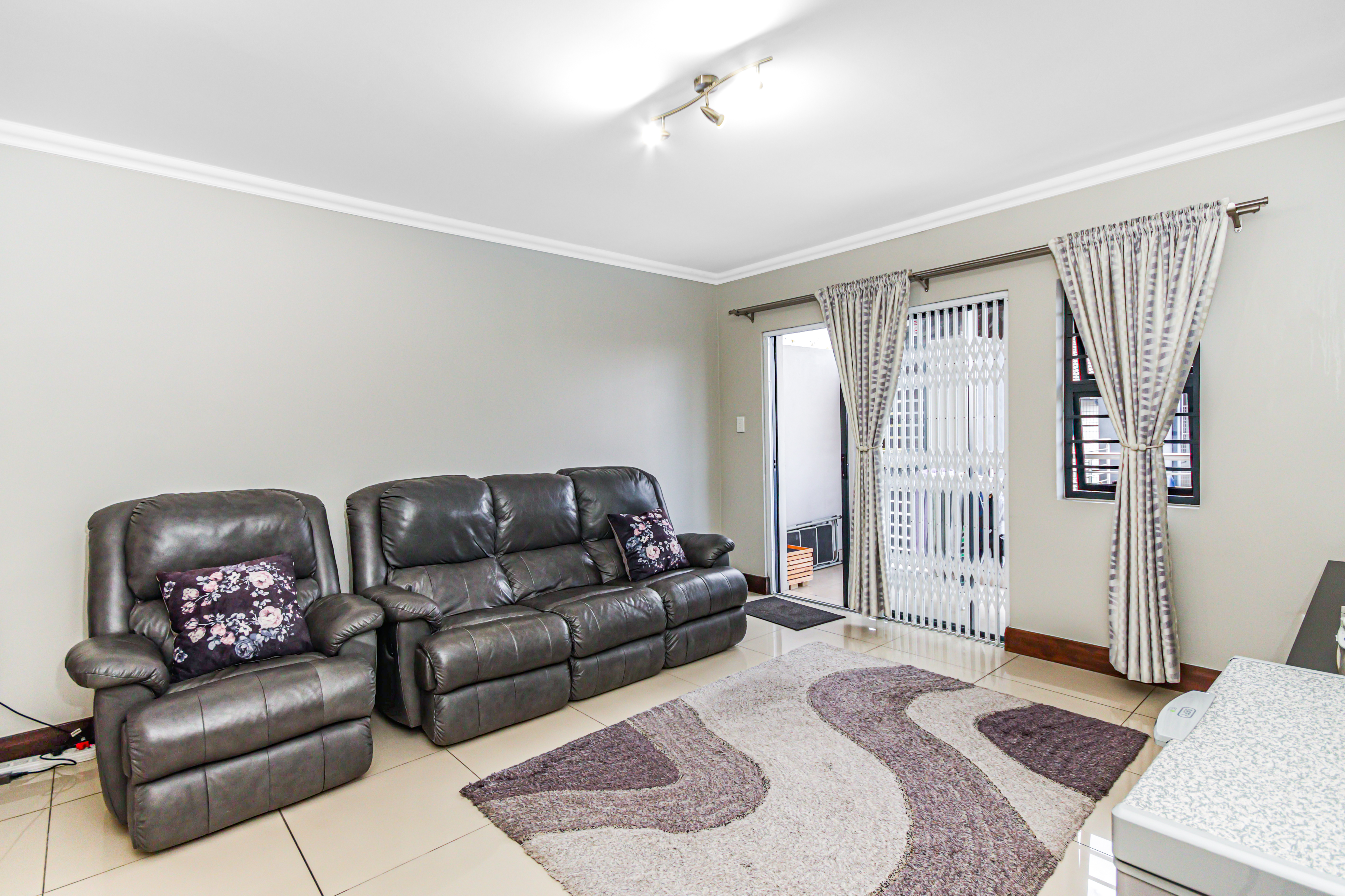 2 Bedroom Property for Sale in Crowthorne AH Gauteng