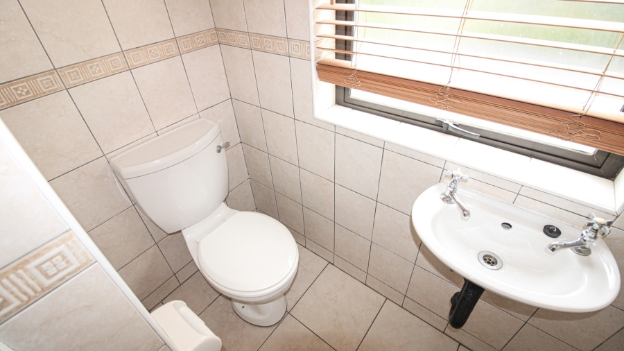 To Let 2 Bedroom Property for Rent in Magaliessig Gauteng