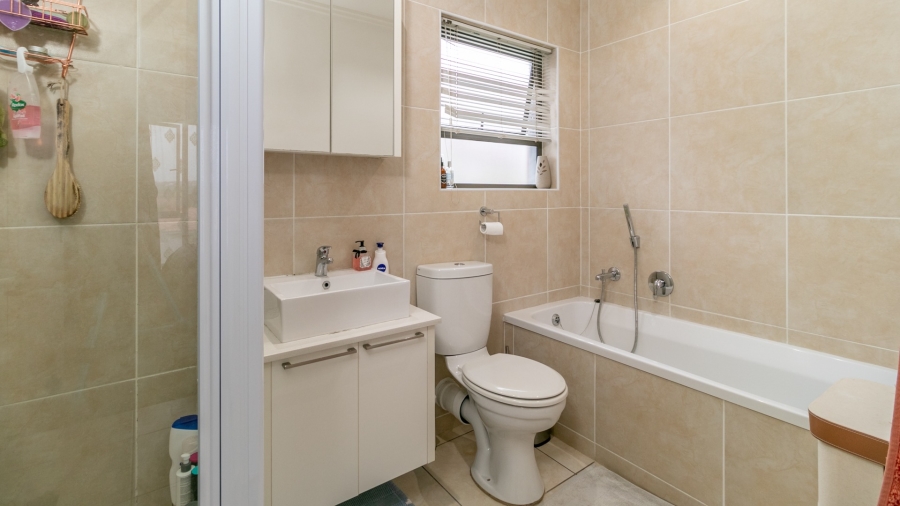 1 Bedroom Property for Sale in Barbeque Downs Gauteng