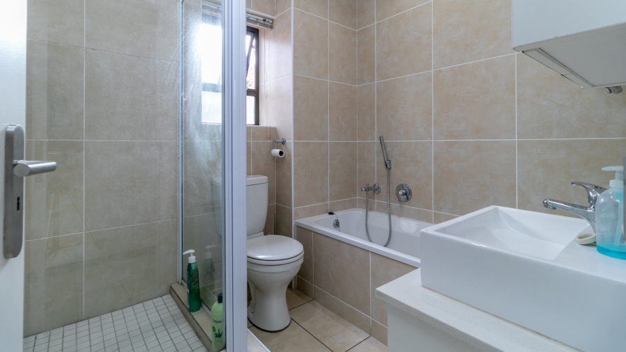 2 Bedroom Property for Sale in Barbeque Downs Gauteng