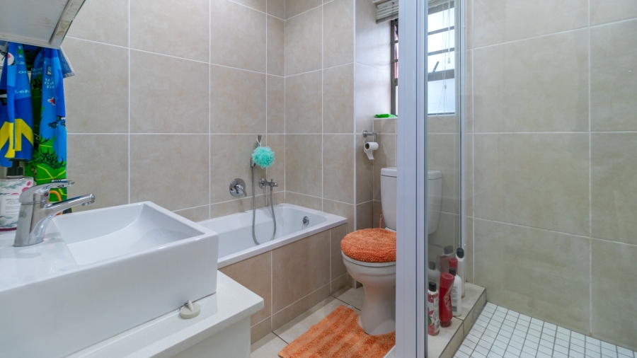 2 Bedroom Property for Sale in Barbeque Downs Gauteng
