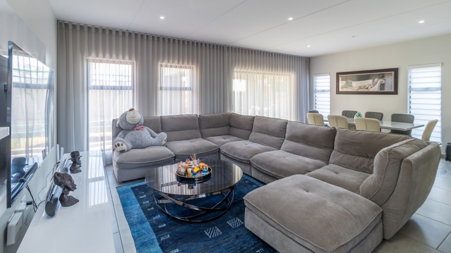 3 Bedroom Property for Sale in Crowthorne AH Gauteng