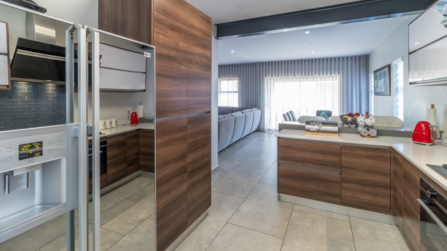3 Bedroom Property for Sale in Crowthorne AH Gauteng