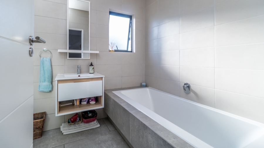 3 Bedroom Property for Sale in Crowthorne AH Gauteng