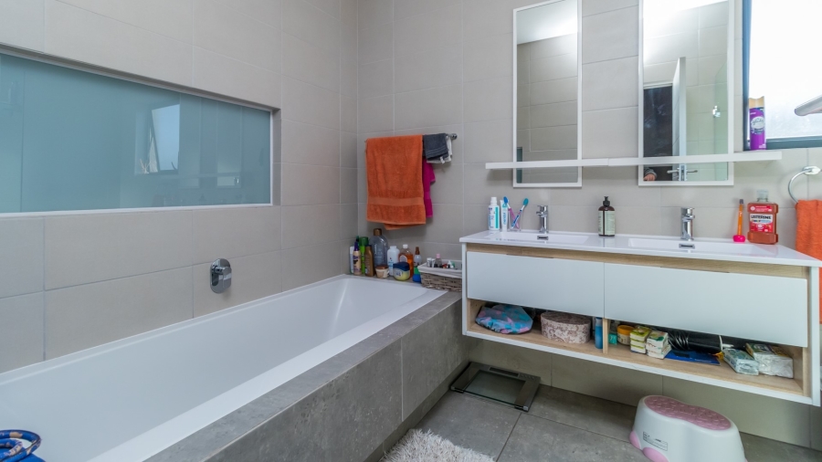 3 Bedroom Property for Sale in Crowthorne AH Gauteng