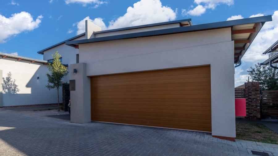 3 Bedroom Property for Sale in Crowthorne AH Gauteng
