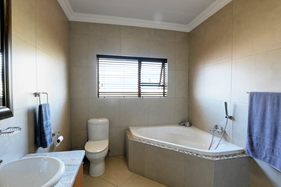 4 Bedroom Property for Sale in Zambezi Country Estate Gauteng