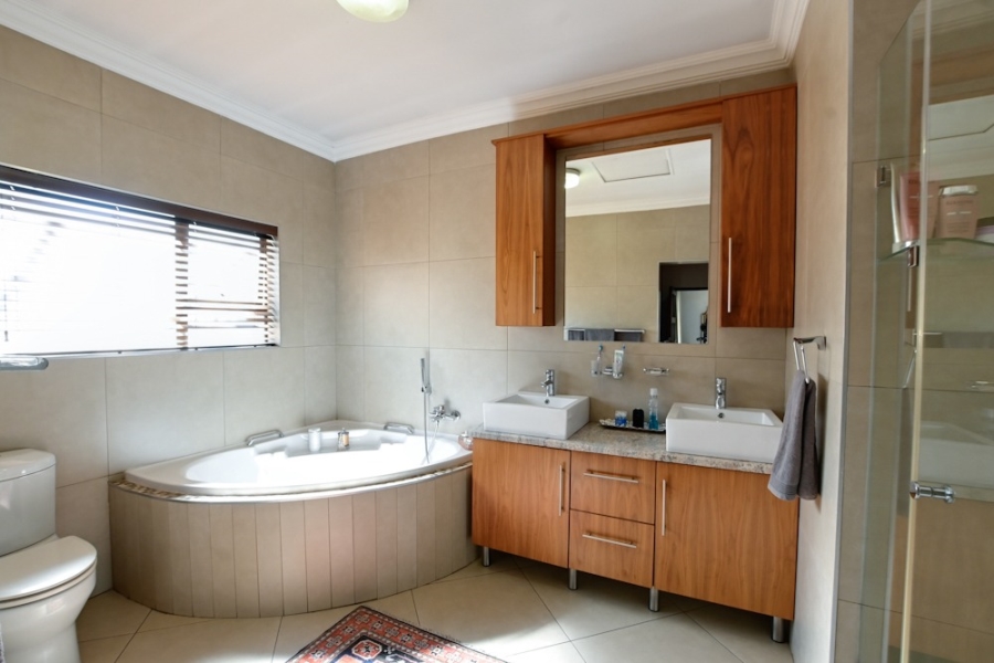 4 Bedroom Property for Sale in Zambezi Country Estate Gauteng