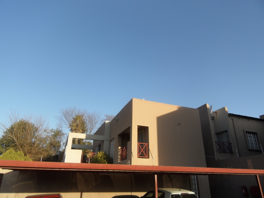 3 Bedroom Property for Sale in Corlett Gardens Gauteng