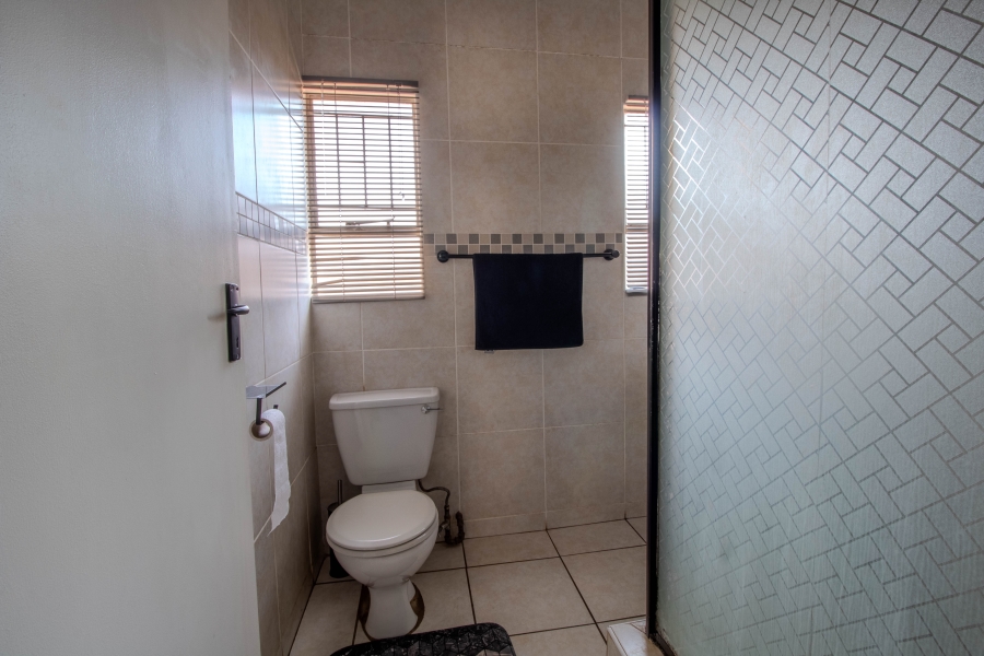 4 Bedroom Property for Sale in Die Hoewes Gauteng