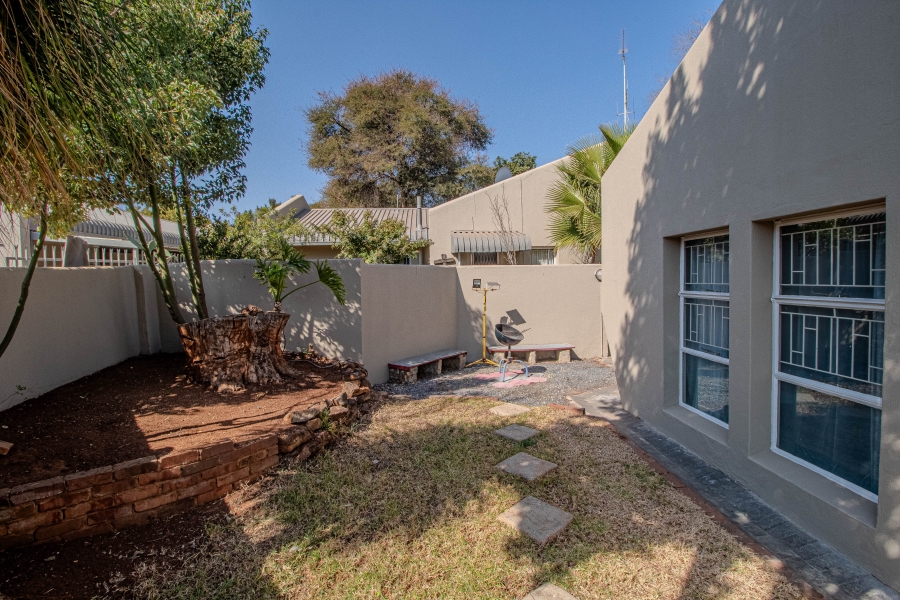 4 Bedroom Property for Sale in Die Hoewes Gauteng