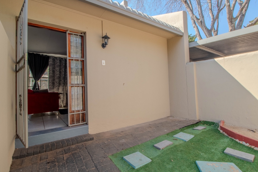 4 Bedroom Property for Sale in Die Hoewes Gauteng