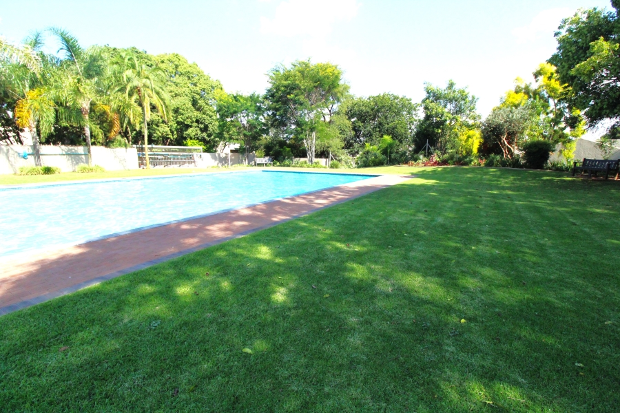 4 Bedroom Property for Sale in Die Hoewes Gauteng