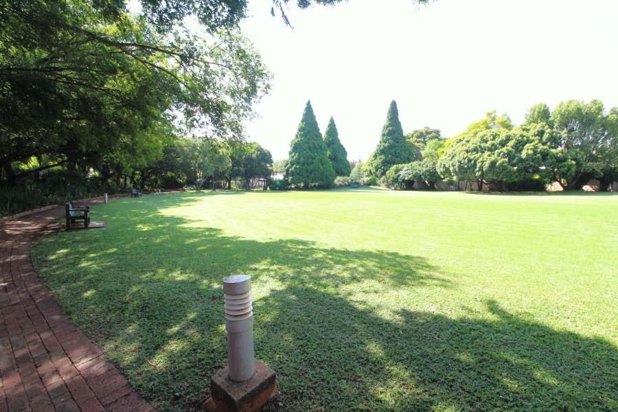 4 Bedroom Property for Sale in Die Hoewes Gauteng