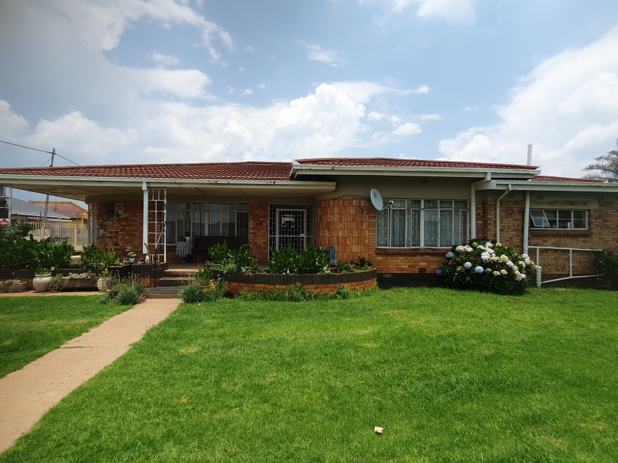 4 Bedroom Property for Sale in Geduld Gauteng