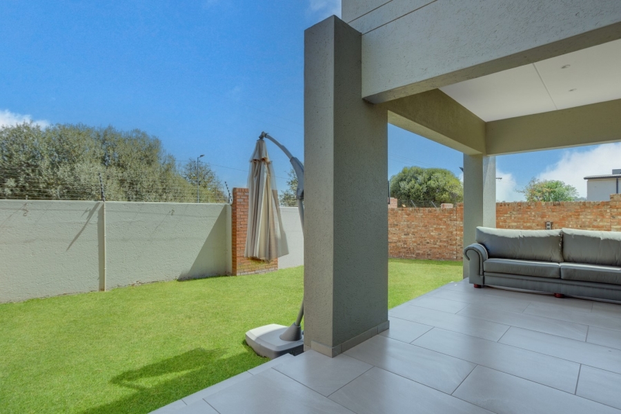 3 Bedroom Property for Sale in Crowthorne AH Gauteng