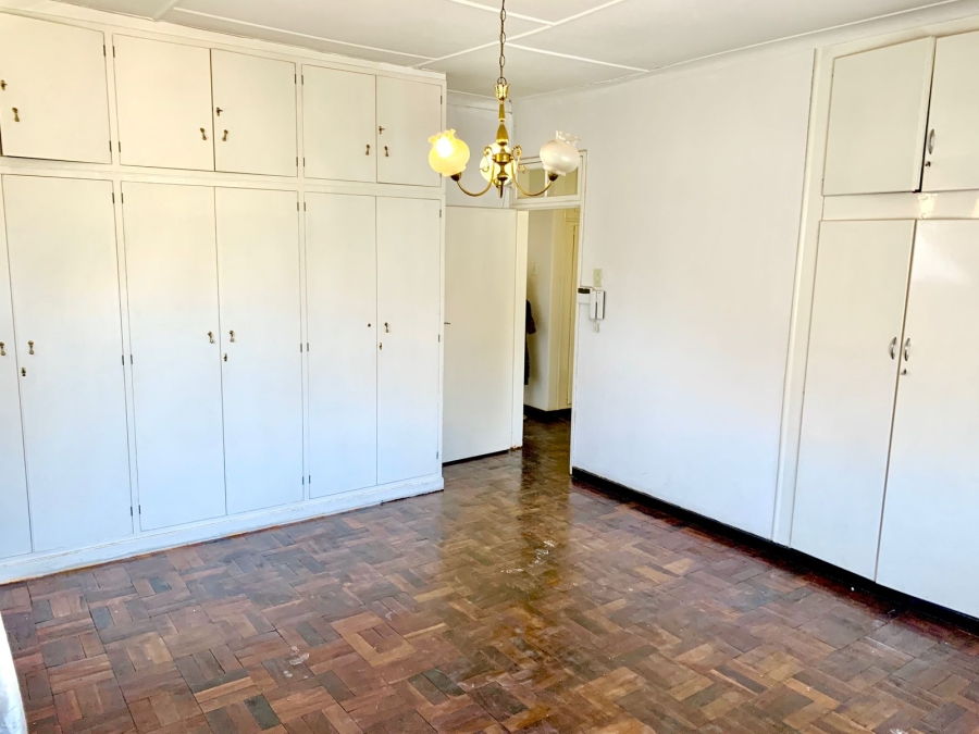 6 Bedroom Property for Sale in Linmeyer Gauteng