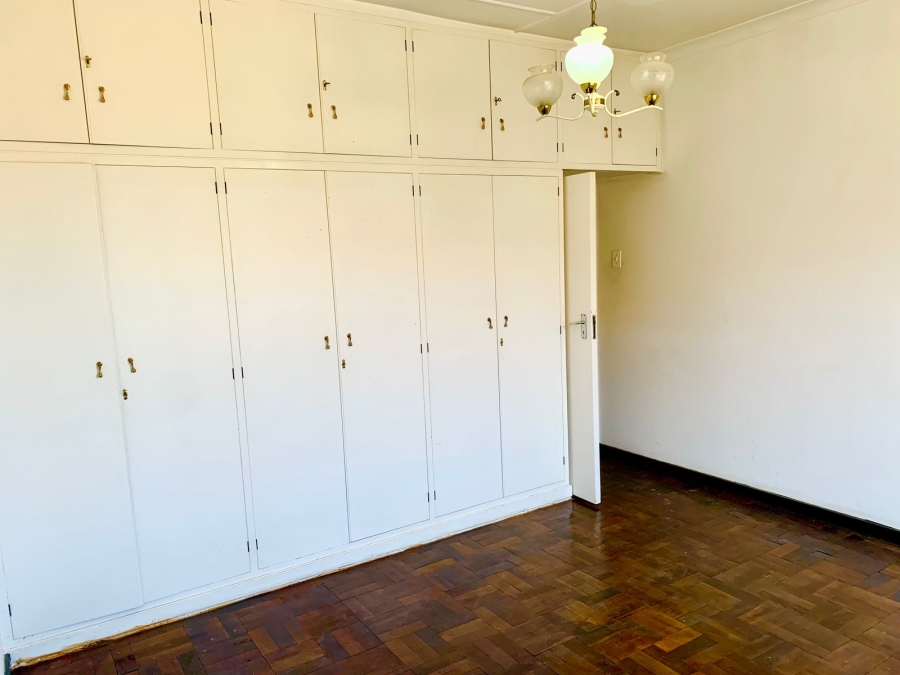 6 Bedroom Property for Sale in Linmeyer Gauteng