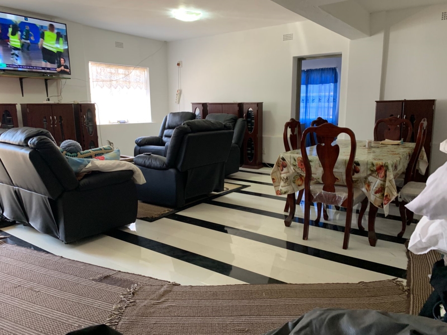 6 Bedroom Property for Sale in Linmeyer Gauteng