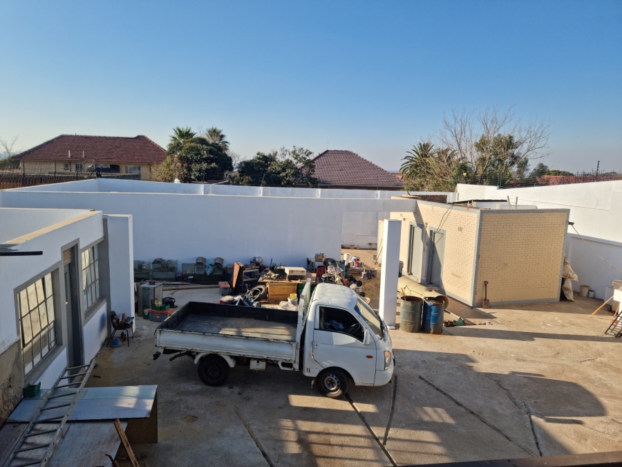 6 Bedroom Property for Sale in Linmeyer Gauteng