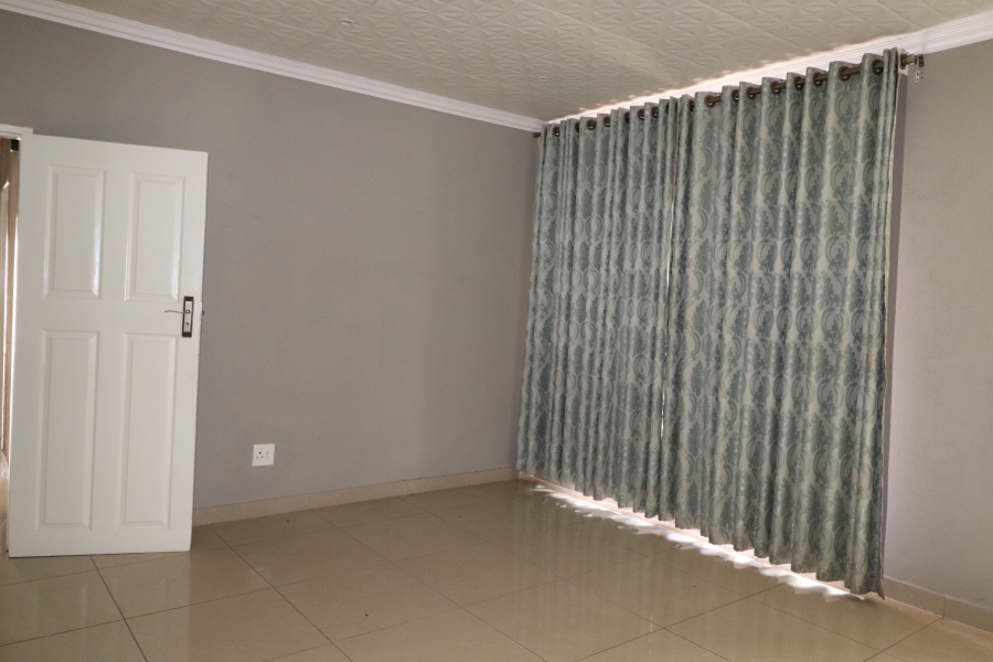 To Let 3 Bedroom Property for Rent in Esther Park Gauteng