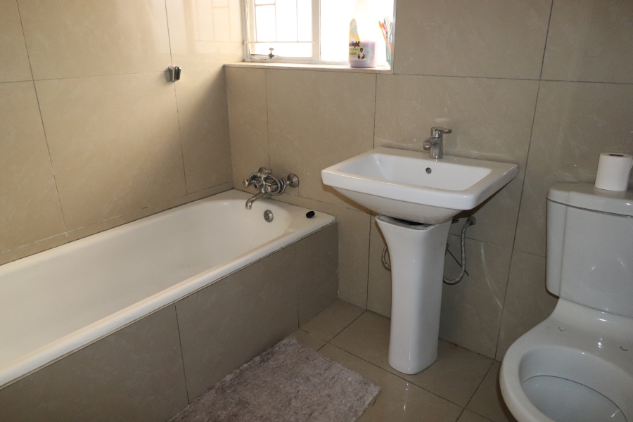 To Let 3 Bedroom Property for Rent in Esther Park Gauteng