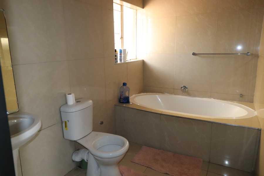 To Let 3 Bedroom Property for Rent in Esther Park Gauteng