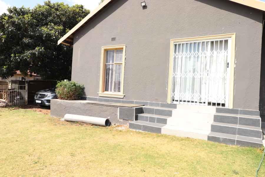 To Let 3 Bedroom Property for Rent in Esther Park Gauteng