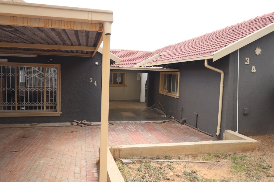 To Let 3 Bedroom Property for Rent in Esther Park Gauteng