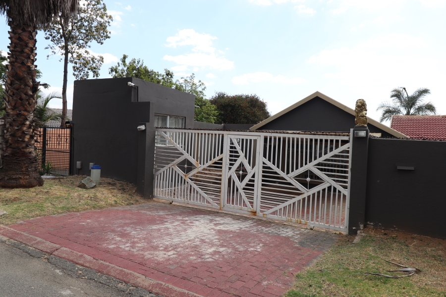 To Let 3 Bedroom Property for Rent in Esther Park Gauteng