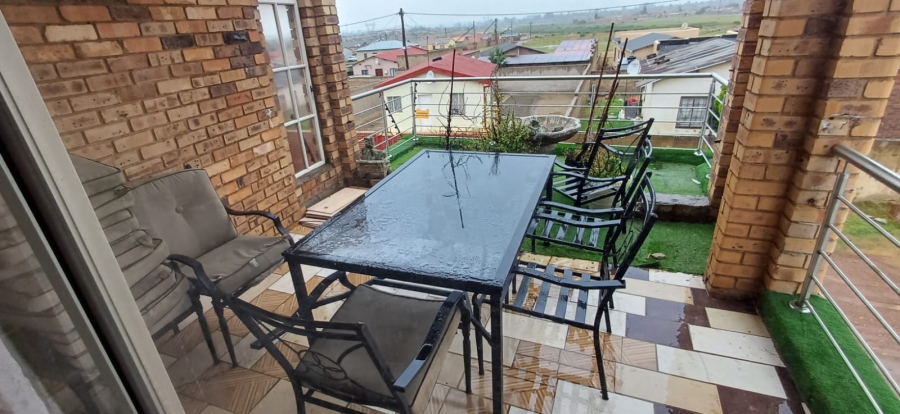 4 Bedroom Property for Sale in Palm Springs Gauteng