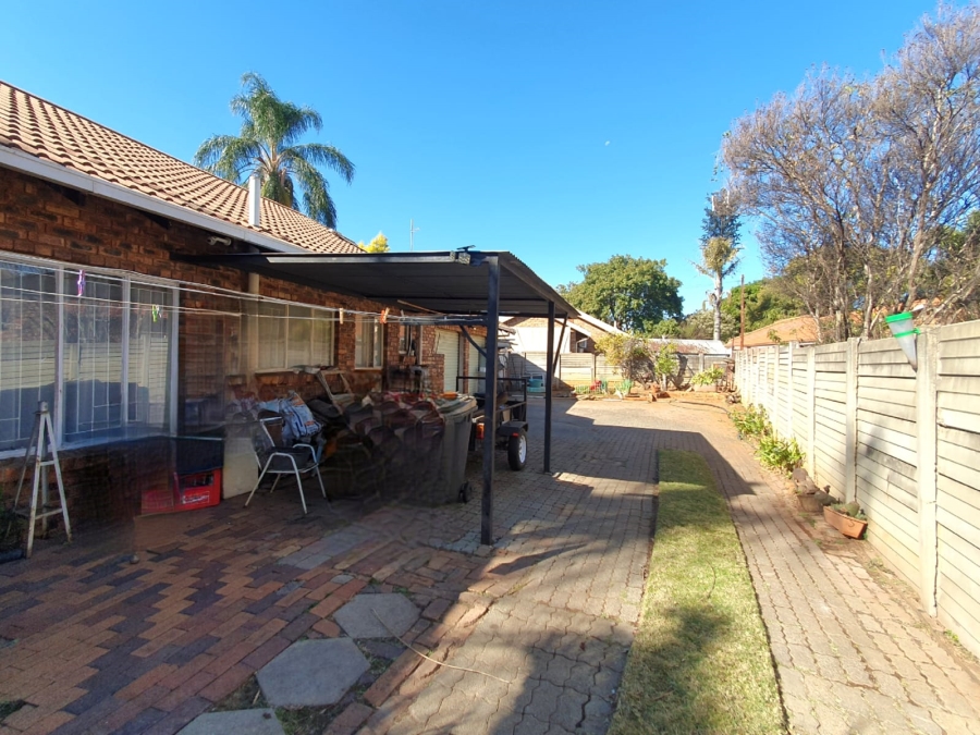 3 Bedroom Property for Sale in Dorandia Gauteng