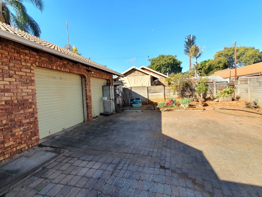 3 Bedroom Property for Sale in Dorandia Gauteng