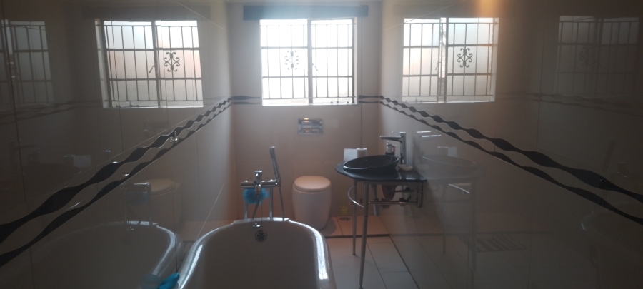 3 Bedroom Property for Sale in Windmill Park Gauteng