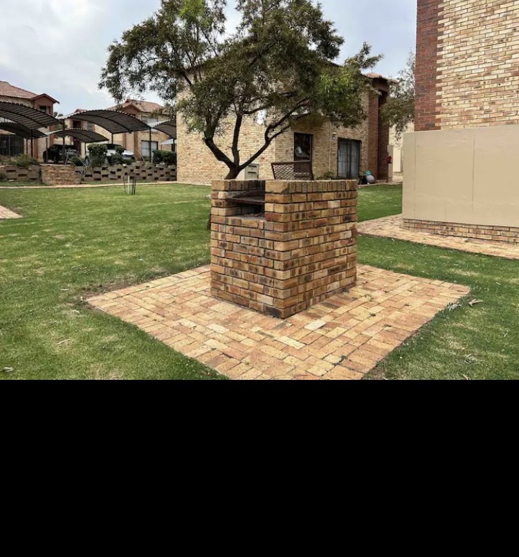 To Let 2 Bedroom Property for Rent in Broadacres Gauteng