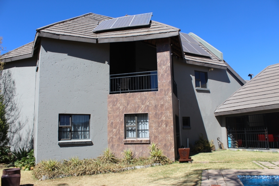 5 Bedroom Property for Sale in Theoville Gauteng